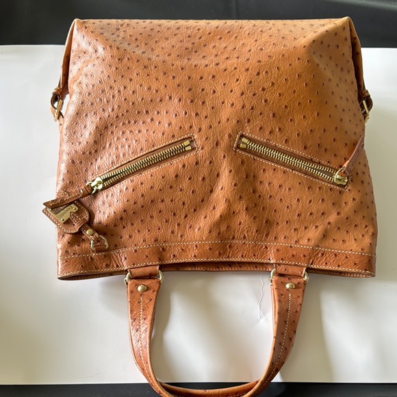 Stylish Tan Tote Bag with Spacious Design - Picture 1 of 8